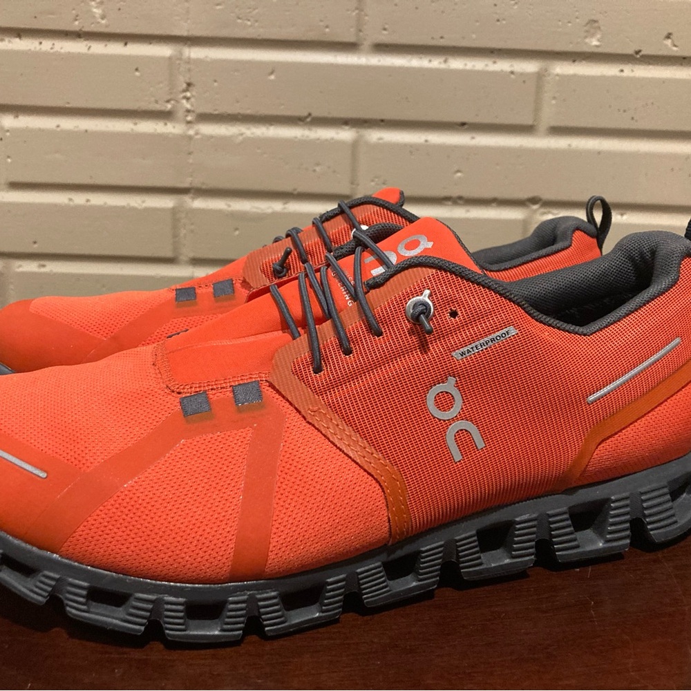 On Running Athletic Shoes
